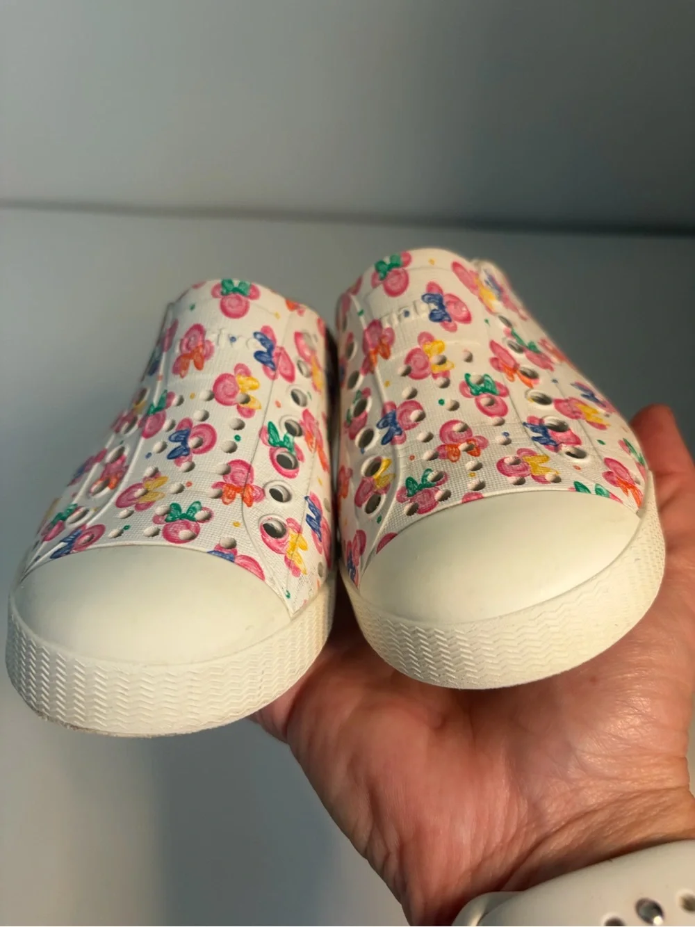 Native Disney Collaboration Girls Water Shoes White with/Minnie Mouse Size 9